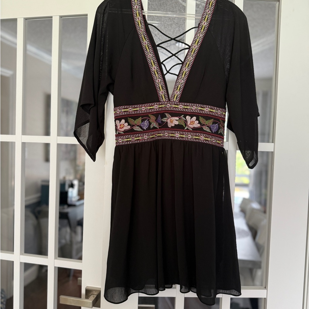 Essue Black Top with Colorful Embroidery-small
